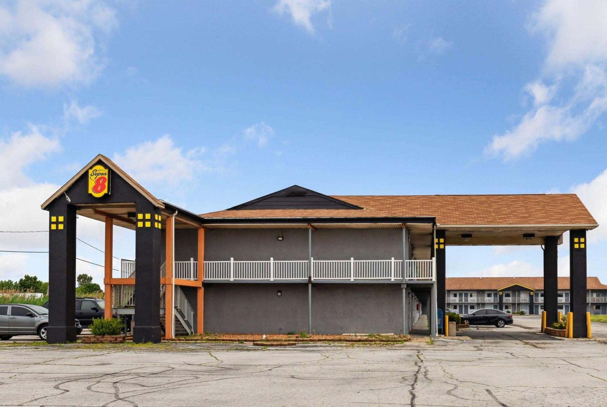Hotel Super 8 By Wyndham Millbury/Toledo Extérieur photo