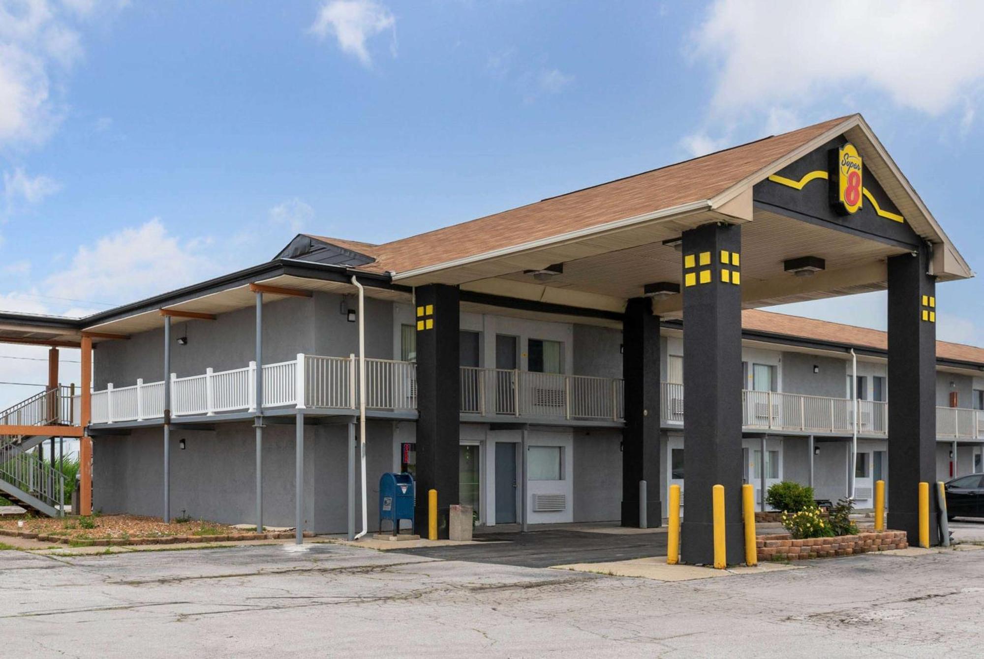 Hotel Super 8 By Wyndham Millbury/Toledo Extérieur photo