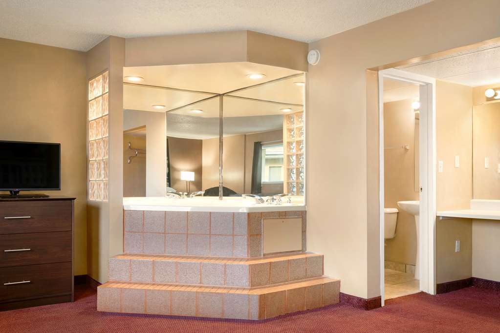 Hotel Super 8 By Wyndham Millbury/Toledo Chambre photo